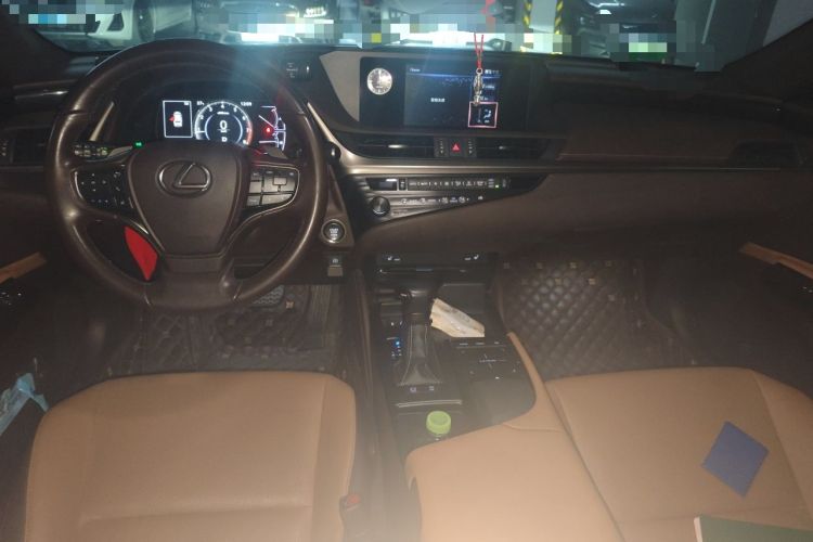 Used Lexus ES 2020 200 Excellence Edition Center Console
