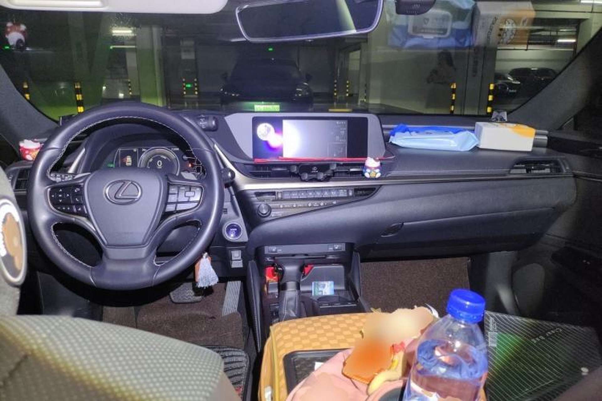 Used Lexus ES 2020 300h Premier Edition Center Console