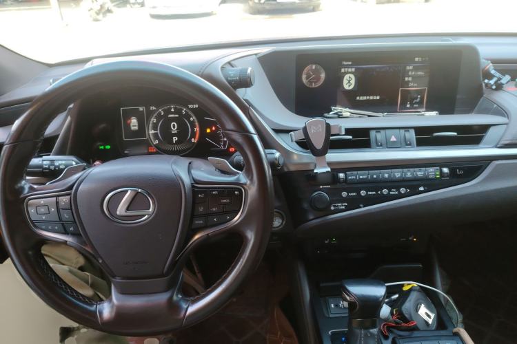 Used Lexus ES 2020 200 Excellence Edition Center Console