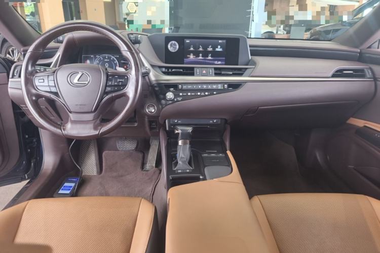 Used Lexus ES 2020 200 Excellence Edition Center Console
