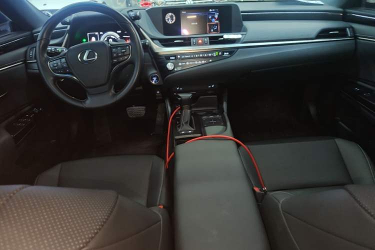 Used Lexus ES 2020 300h Premier Edition Center Console