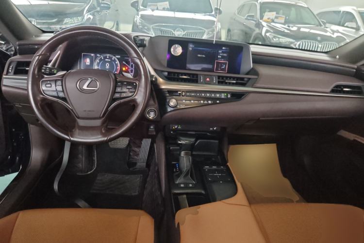 Used Lexus ES 2020 200 Excellence Edition Center Console