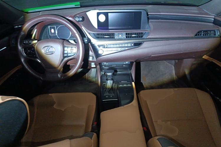 Used Lexus ES 2020 200 Excellence Edition Center Console