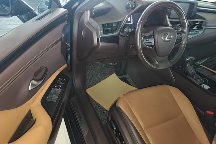 Used Lexus ES 2020 200 Excellence Edition Driver Seat