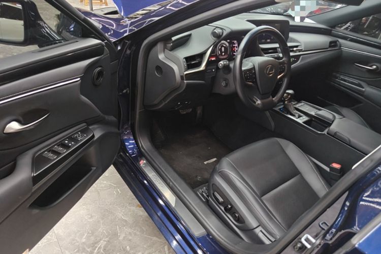 Used Lexus ES 2020 300h Premier Edition Driver Seat