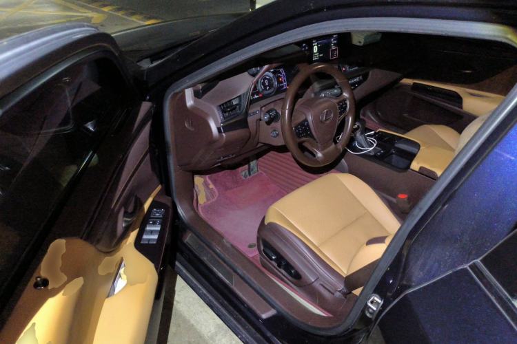 Used Lexus ES 2020 300h Premier Edition Driver Seat