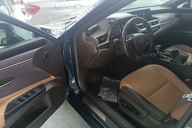 Used Lexus ES 2020 200 Excellence Edition Driver Seat