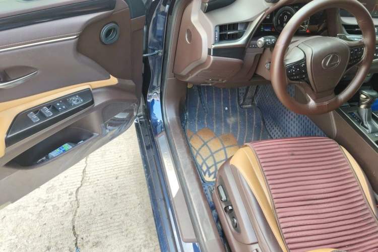 Used Lexus ES 2020 300h Deluxe Edition Driver Seat