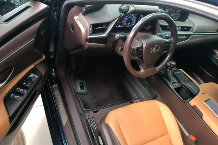 Used Lexus ES 2020 300h Premier Edition Driver Seat