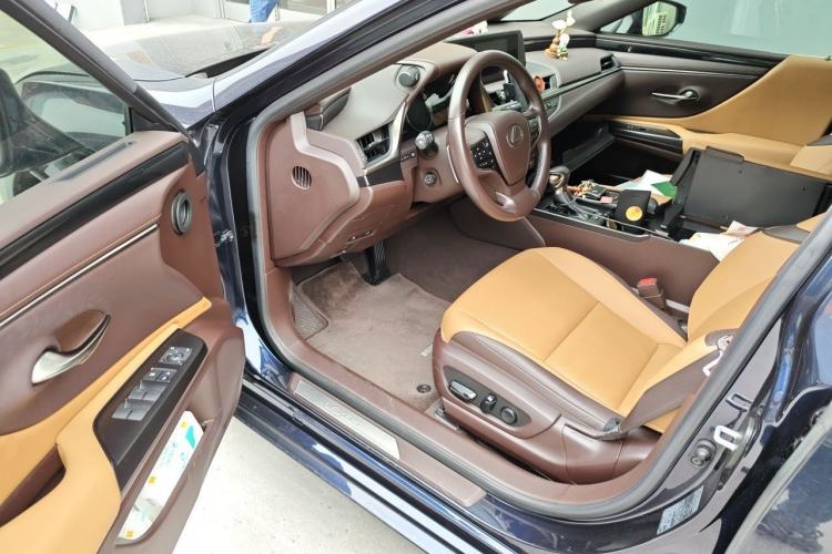 Used Lexus ES 2020 200 Excellence Edition Driver Seat