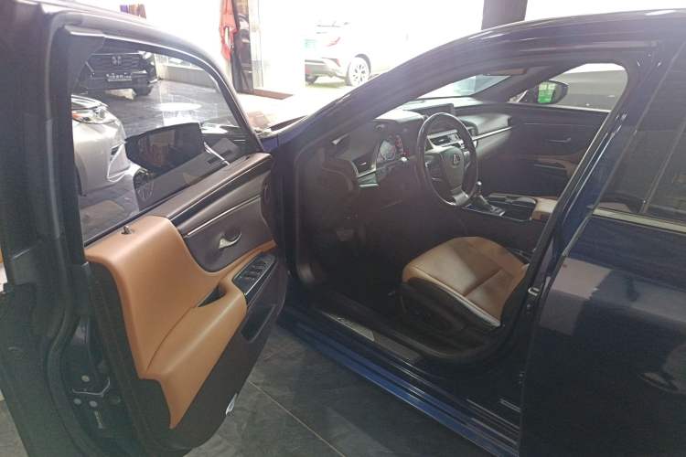 Used Lexus ES 2020 260 Excellence Edition Driver Seat