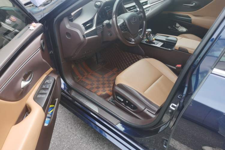 Used Lexus ES 2020 200 Luxury Edition Driver Seat