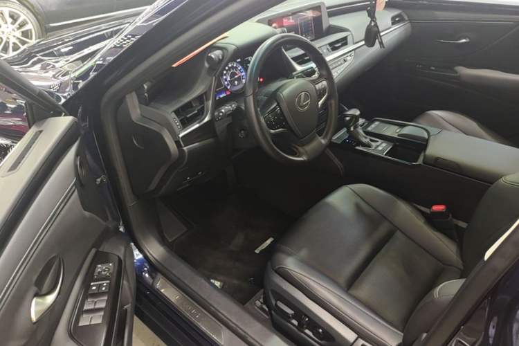 Used Lexus ES 2020 200 Excellence Edition Driver Seat