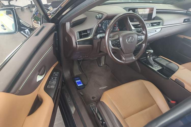 Used Lexus ES 2020 200 Excellence Edition Driver Seat