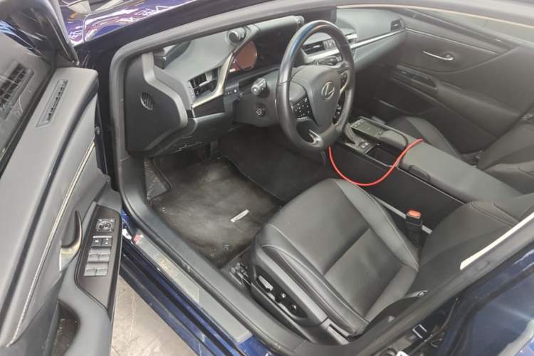 Used Lexus ES 2020 300h Premier Edition Driver Seat