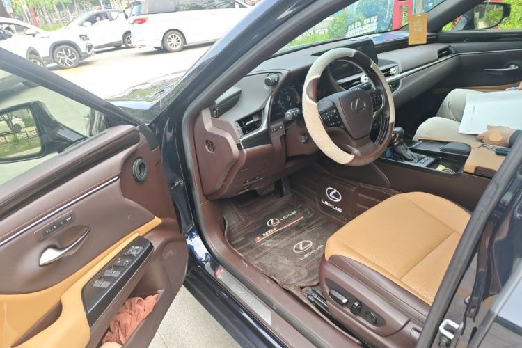 Used Lexus ES 2020 200 Luxury Edition Driver Seat