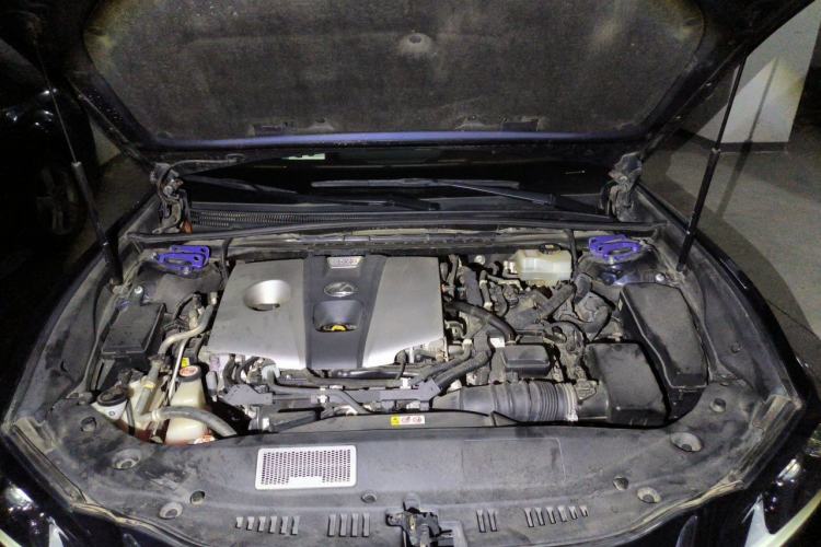 Used Lexus ES 2020 300h Premier Edition Engine Bay