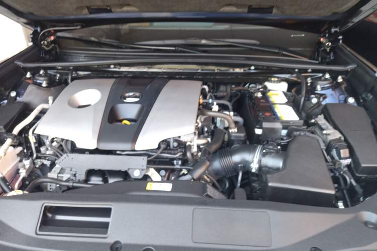 Used Lexus ES 2020 260 Excellence Edition Engine Bay