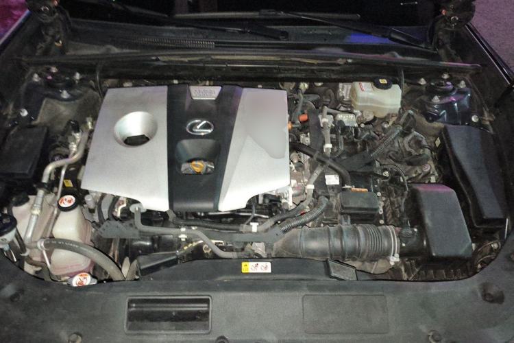 Used Lexus ES 2020 300h Premier Edition Engine Bay