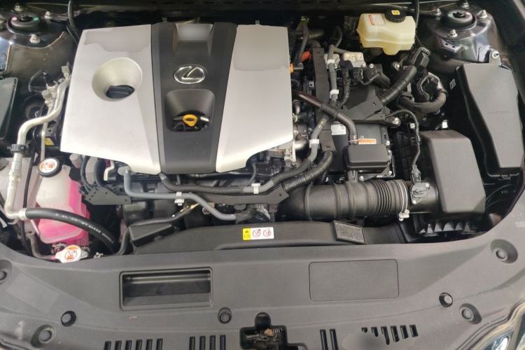 Used Lexus ES 2020 300h Deluxe Edition Engine Bay
