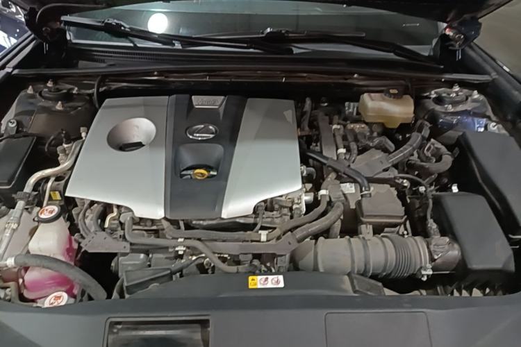 Used Lexus ES 2020 300h Premium Edition Engine Bay