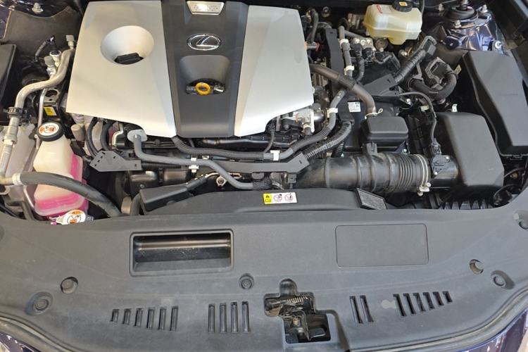 Used Lexus ES 2020 300h Premier Edition Engine Bay