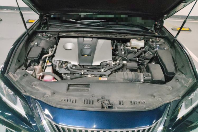 Used Lexus ES 2020 300h Premier Edition Engine Bay