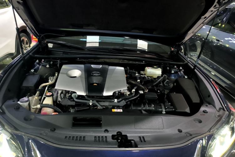 Used Lexus ES 2020 300h Premier Edition Engine Bay