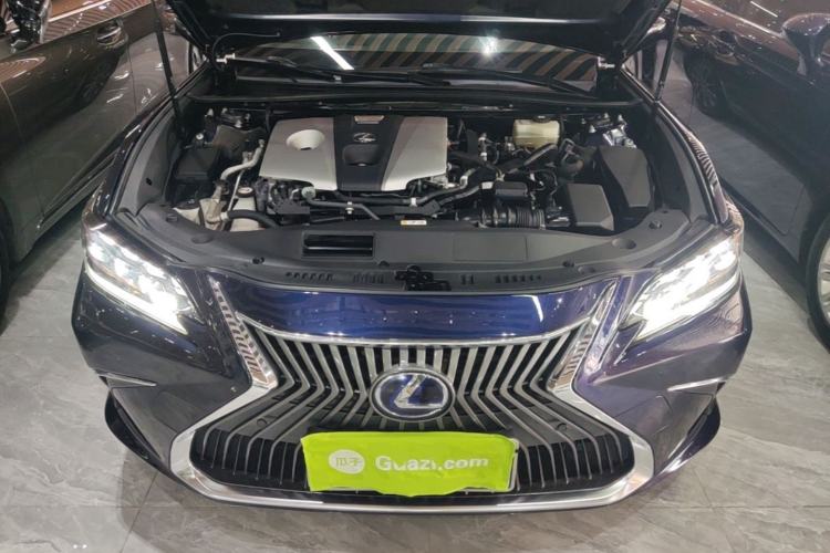 Used Lexus ES 2020 300h Deluxe Edition Engine Bay