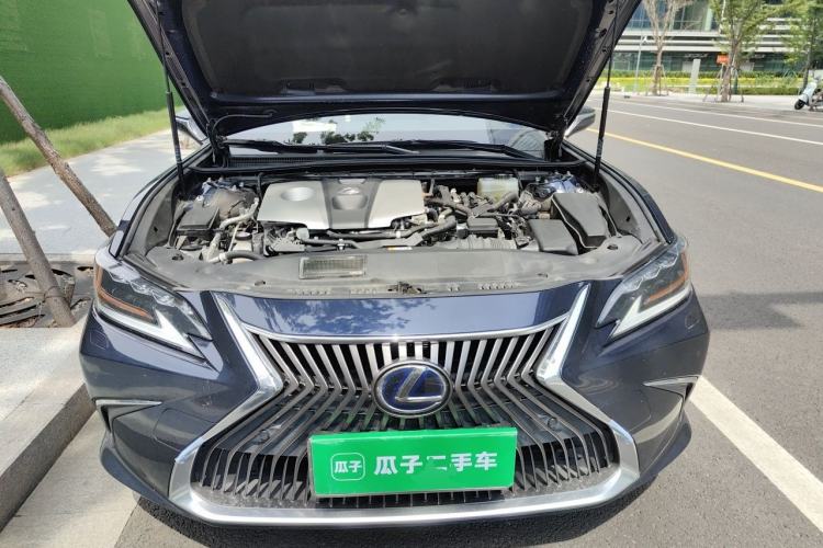 Used Lexus ES 2020 300h Deluxe Edition Engine Bay
