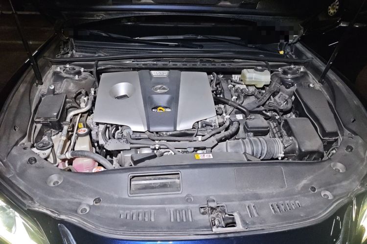 Used Lexus ES 2020 300h Premier Edition Engine Bay