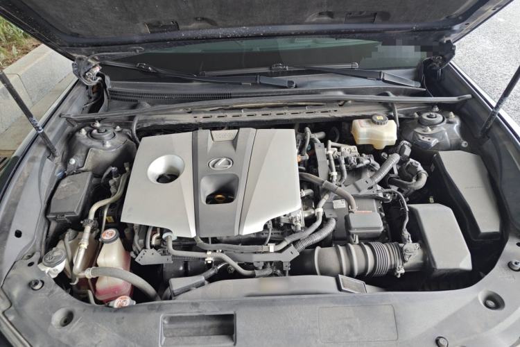 Used Lexus ES 2020 300h Premier Edition Engine Bay