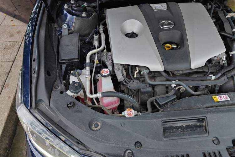Used Lexus ES 2020 300h Premier Edition Engine Bay Right