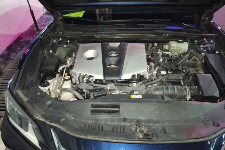 Used Lexus ES 2020 300h Premier Edition Engine Bay Right