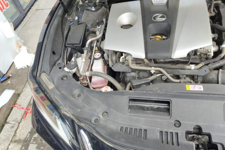 Used Lexus ES 2020 300h Deluxe Edition Engine Bay Right