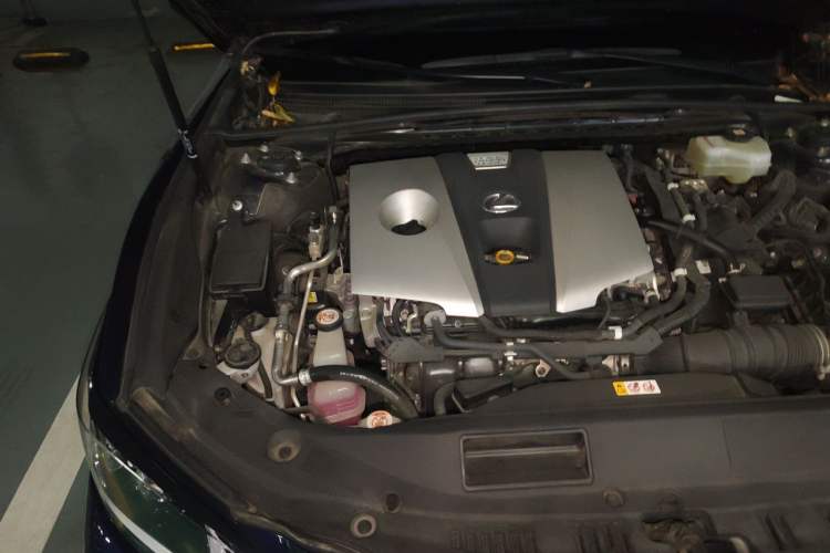 Used Lexus ES 2020 300h Premier Edition Engine Bay Right
