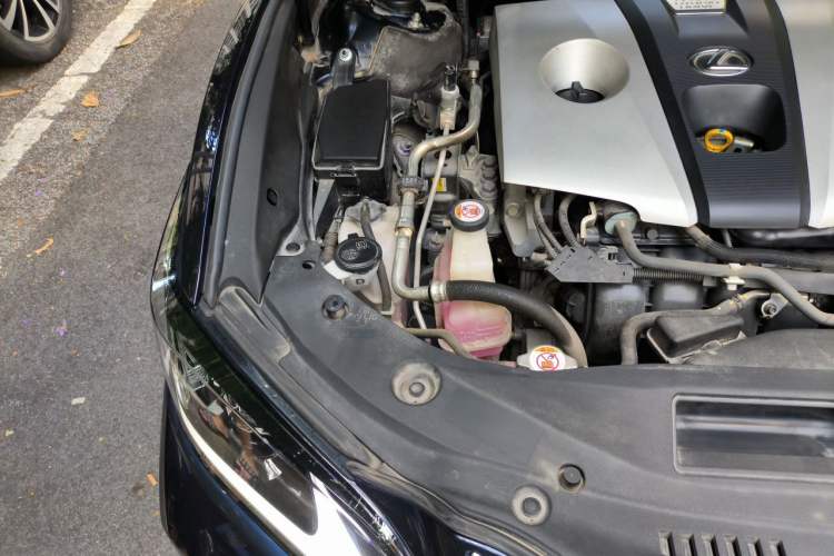 Used Lexus ES 2020 300h Premier Edition Engine Bay Right
