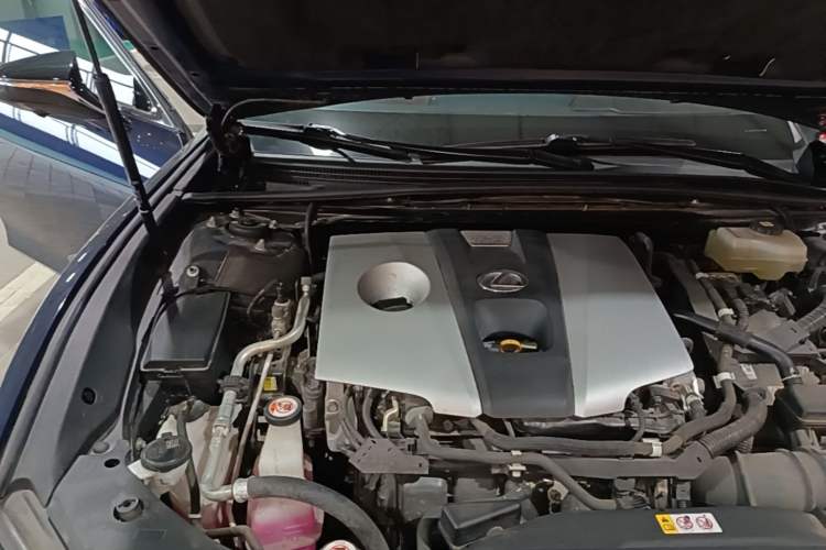 Used Lexus ES 2020 300h Premium Edition Engine Bay Right