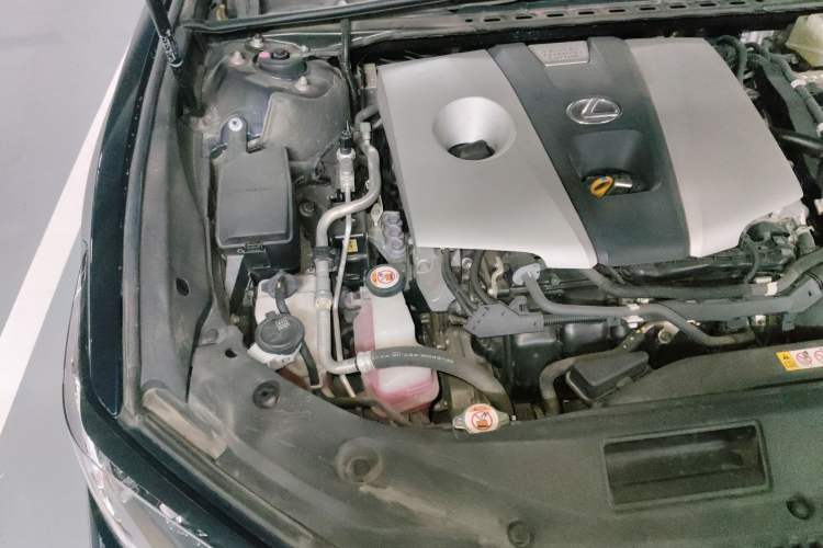 Used Lexus ES 2020 300h Premier Edition Engine Bay Right