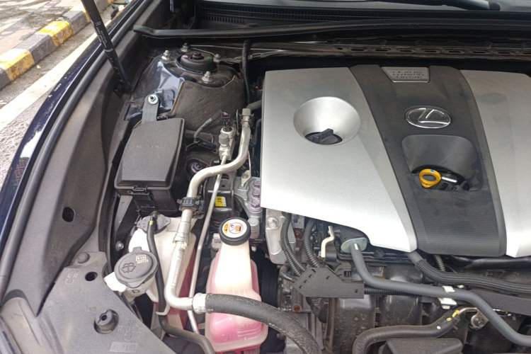 Used Lexus ES 2020 300h Premier Edition Engine Bay Right