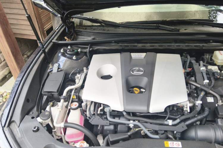 Used Lexus ES 2020 300h Executive Edition Engine Bay Right