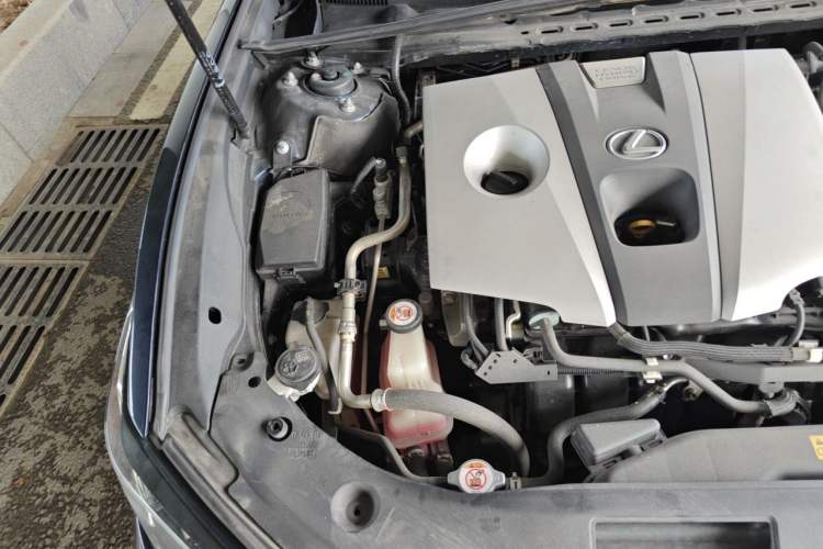 Used Lexus ES 2020 300h Premier Edition Engine Bay Right