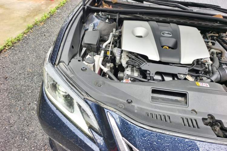 Used Lexus ES 2020 260 Excellence Edition Engine Bay Right
