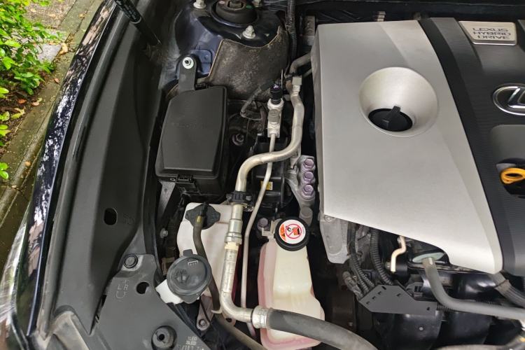 Used Lexus ES 2020 300h Premier Edition Engine Bay Right