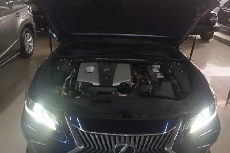Used Lexus ES 2020 260 Excellence Edition Engine Bay