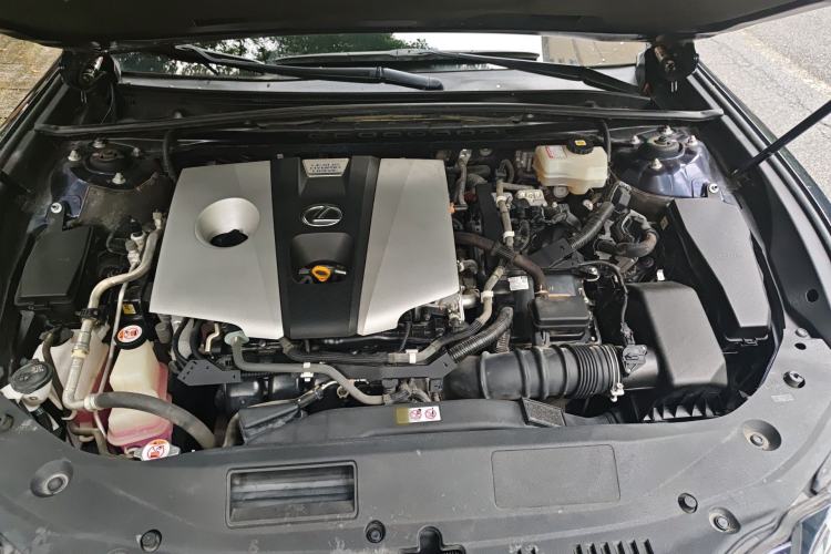 Used Lexus ES 2020 300h Premier Edition Engine Bay