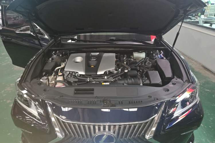 Used Lexus ES 2020 300h Premier Edition Engine Bay