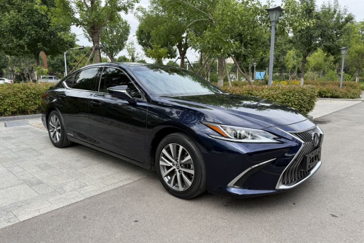 Used Lexus ES 2020 300h Premier Edition Exterior 1