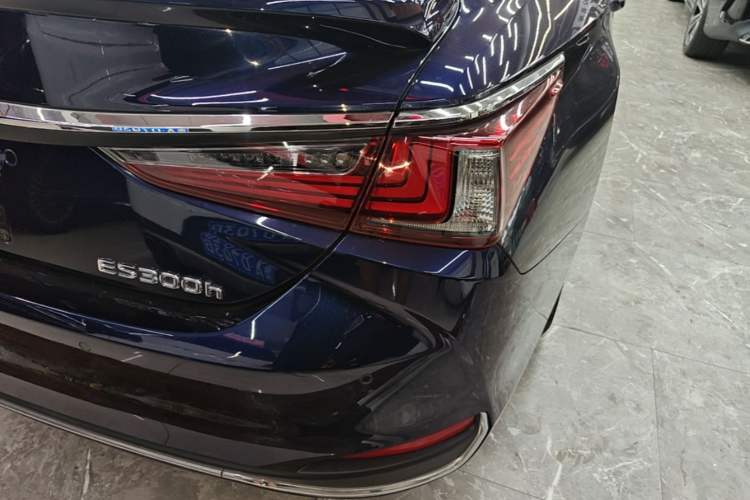 Used Lexus ES 2020 300h Premier Edition Exterior 3