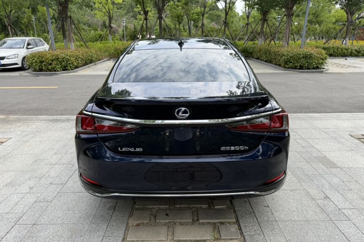 Used Lexus ES 2020 300h Premier Edition Exterior 3